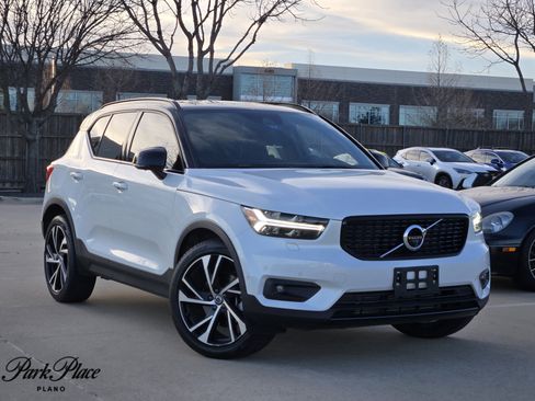 Used 2022 Volvo XC40 T5 R-Design w/ Advanced Package image 1