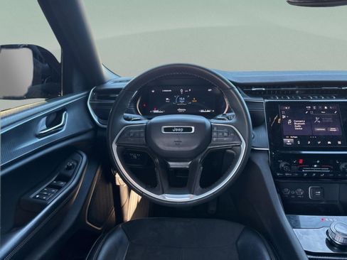 Used 2024 Jeep Grand Cherokee L Laredo image 10