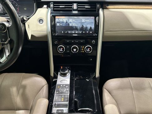 Used 2018 Land Rover Discovery HSE AWD/4WD image 4