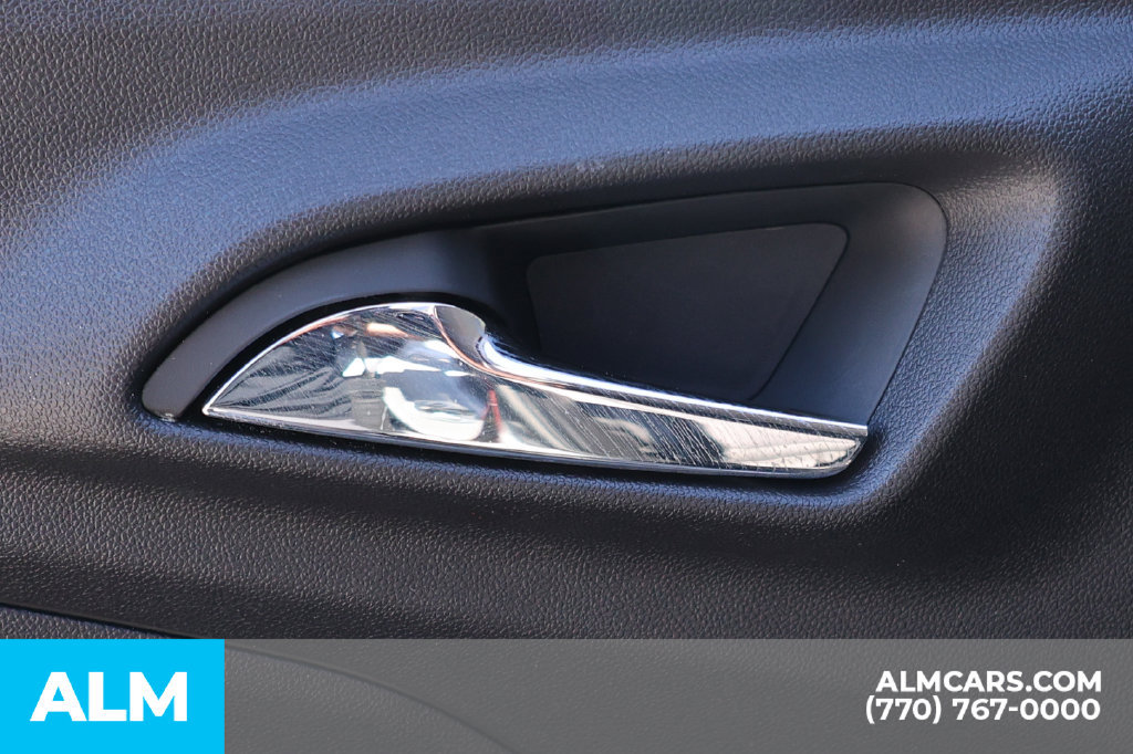Used 2025 Chevrolet Trax LT FWD image 49
