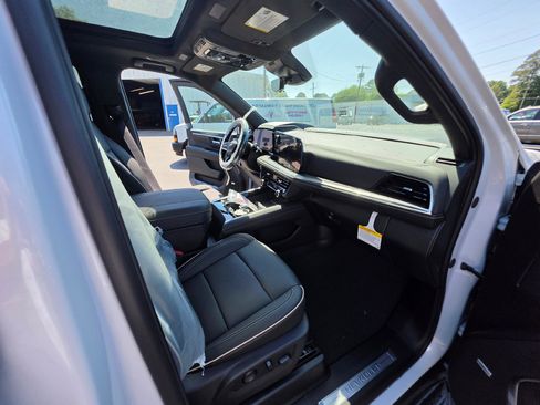New 2026 Chevrolet Suburban Premier AWD/4WD image 17