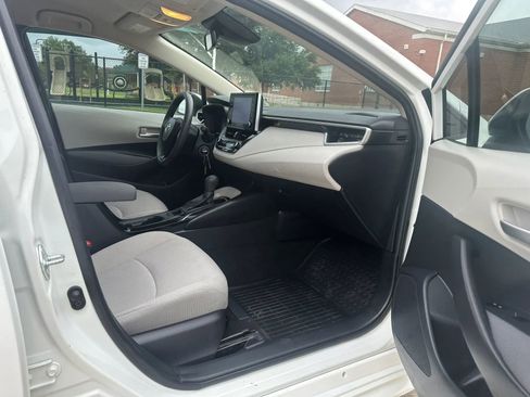 Used 2020 Toyota Corolla LE FWD image 25