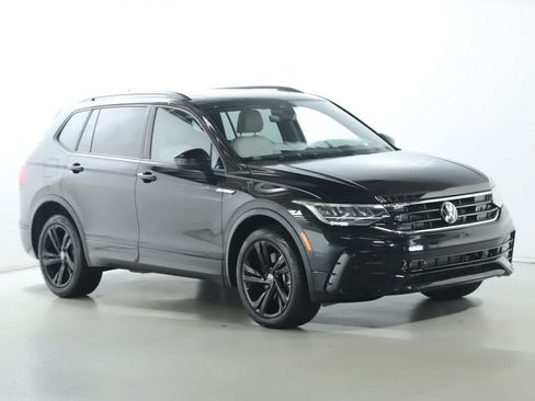 Certified 2023 Volkswagen Tiguan SE R-Line AWD/4WD image 9
