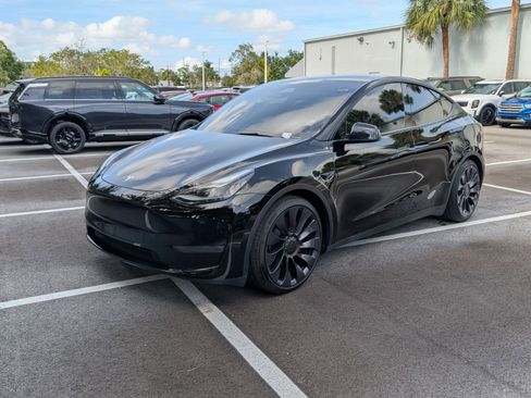 Used 2024 Tesla Model Y Performance AWD/4WD image 3