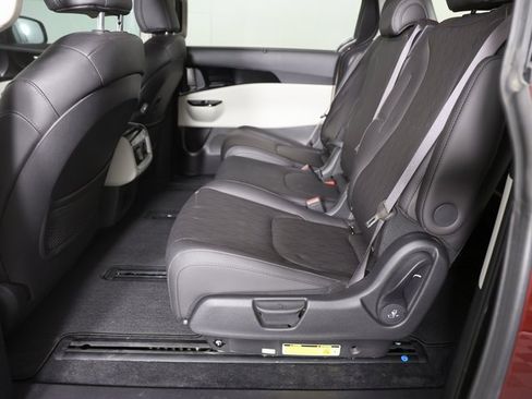 Certified 2024 Kia Carnival SX image 10