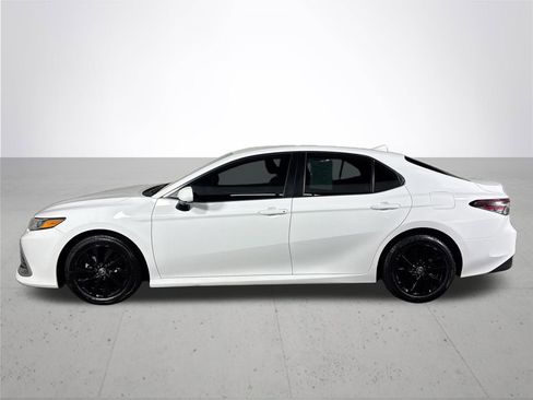 Used 2022 Toyota Camry LE image 9