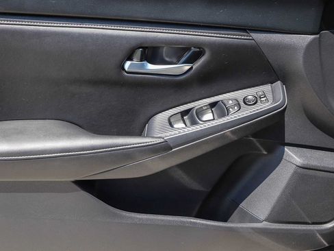 Used 2025 Nissan Sentra SV w/ All-Weather Package FWD image 19