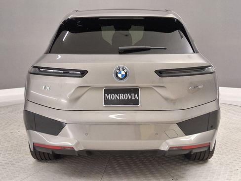 Used 2023 BMW iX xDrive50 w/ Sport Package AWD/4WD image 8