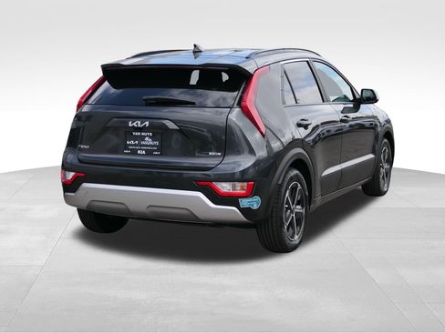 Used 2025 Kia Niro EX image 3
