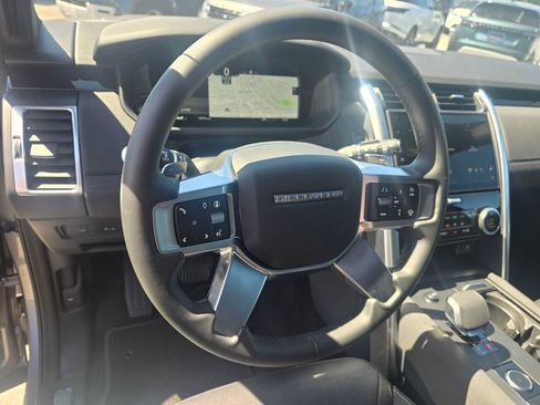 Used 2025 Land Rover Discovery S AWD/4WD image 26