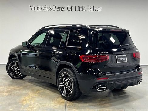 Used 2025 Mercedes-Benz GLB 250 4MATIC image 3