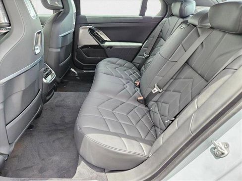Used 2025 BMW 740i RWD image 15