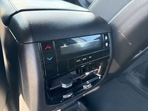Used 2023 Jeep Grand Cherokee L Laredo AWD/4WD image 20
