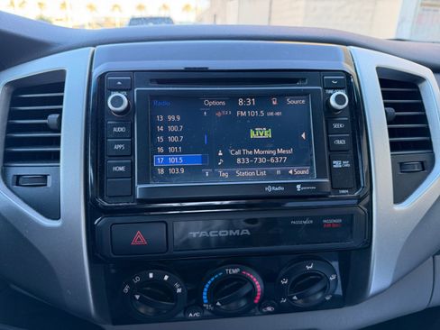 Used 2015 Toyota Tacoma PreRunner image 12