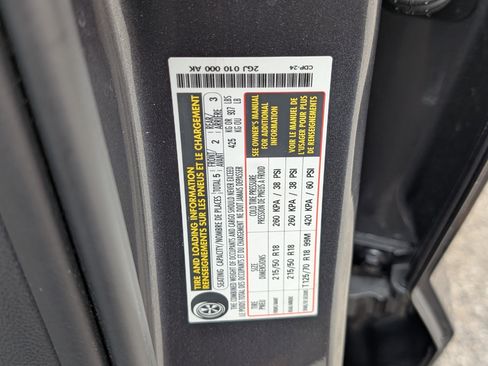 Used 2025 Volkswagen Taos SE w/ Panoramic Sunroof Package FWD image 39
