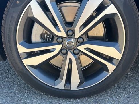 New 2026 Volvo V60 B5 Cross Country Plus w/ Climate Package image 31