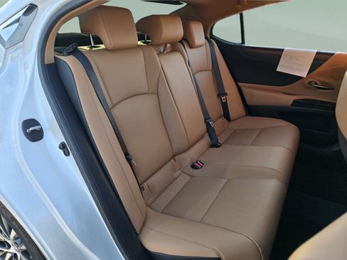 Used 2024 Lexus ES 350 w/ Premium Package FWD image 25