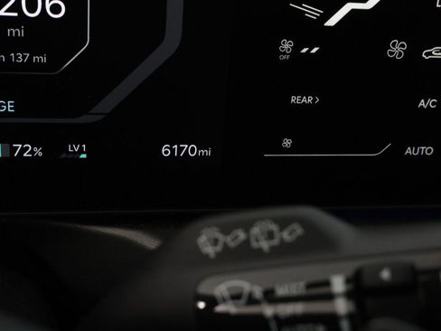 Used 2024 Kia EV9 Land image 16