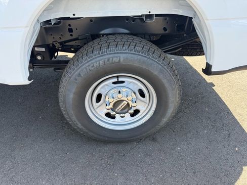 New 2026 Ford F250 XL w/ XL Chrome Package AWD/4WD image 15