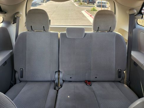 Used 2012 Toyota Sienna LE w/ Towing Pkg FWD image 26