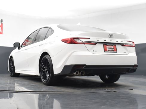 Used 2025 Toyota Camry SE w/ Convenience Package FWD image 28