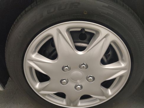 Used 2021 Toyota Corolla LE FWD image 31