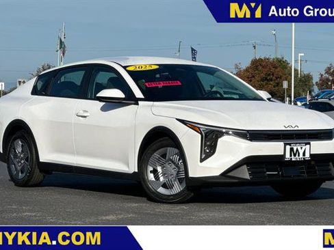 New 2025 Kia K4 LX image 1