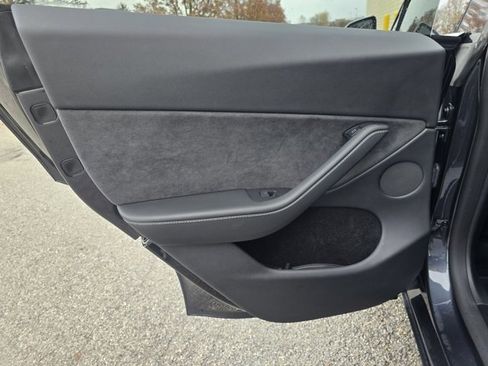 Used 2024 Tesla Model Y Long Range image 32