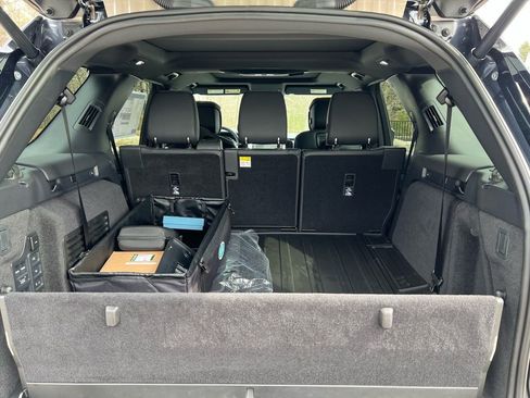 New 2026 Land Rover Discovery Limited Edition image 27