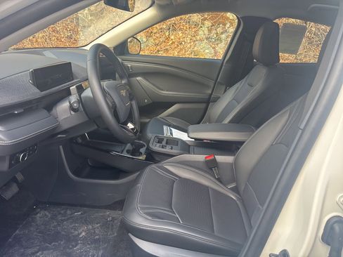 New 2025 Ford Mustang Mach-E Premium image 12