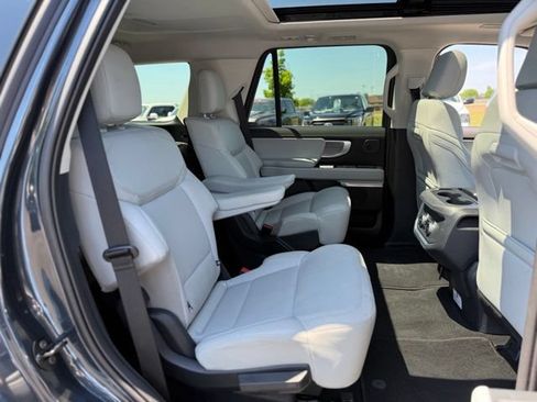Used 2025 Ford Expedition Platinum w/ Driver's Package AWD/4WD image 24