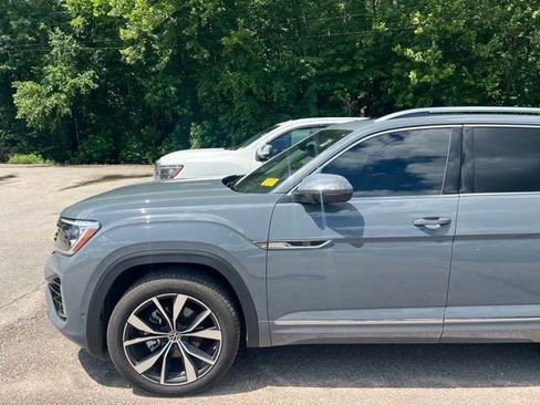 Used 2025 Volkswagen Atlas SEL Premium R-Line AWD/4WD image 2