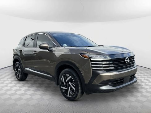 Used 2025 Nissan Kicks SV image 1