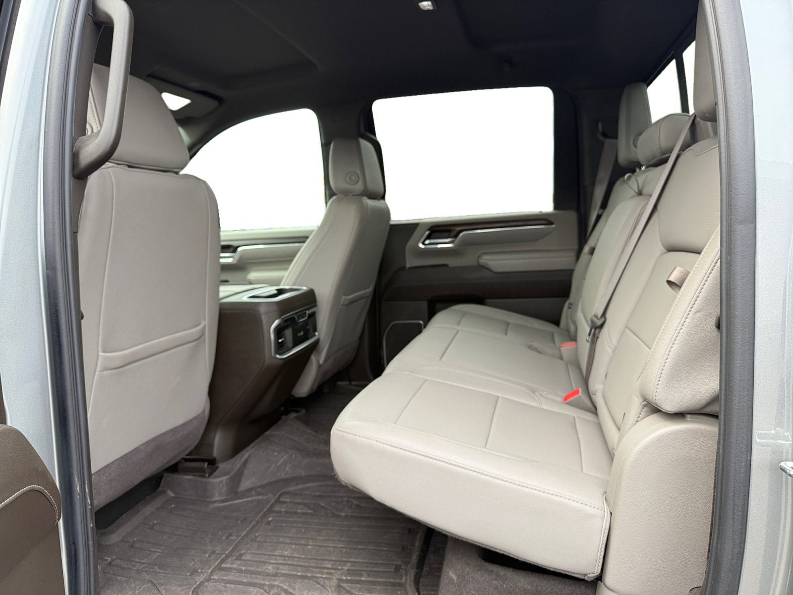 Used 2024 GMC Sierra 2500 SLT w/ SLT Premium Package AWD/4WD image 10