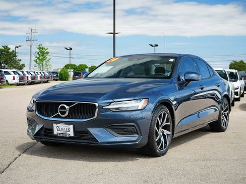 Used 2020 Volvo S60 T5 Momentum w/ Protection Package FWD image 3