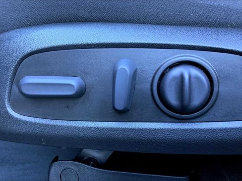 Used 2023 Chevrolet Traverse LT image 34