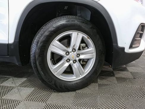 Used 2022 Chevrolet Trax LT w/ LT Convenience Package AWD/4WD image 13