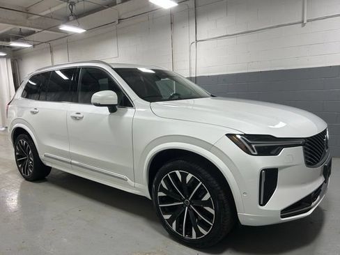 Certified 2025 Volvo XC90 B6 Plus AWD/4WD image 2
