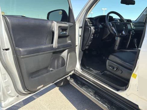 Used 2019 Toyota 4Runner SR5 Premium image 18