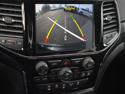 Used 2020 Jeep Grand Cherokee Altitude image 21