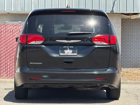 Used 2023 Chrysler Voyager LX FWD image 5