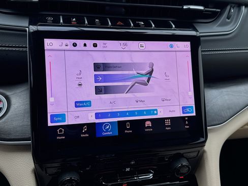 Used 2025 Jeep Grand Cherokee Limited image 12