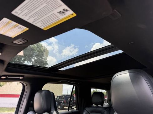 Used 2023 Lincoln Navigator Reserve AWD/4WD image 23