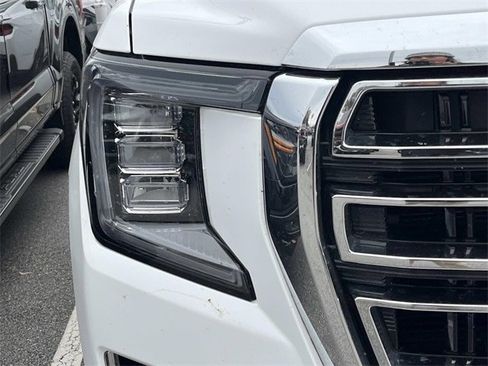 Used 2023 GMC Yukon XL SLT image 9