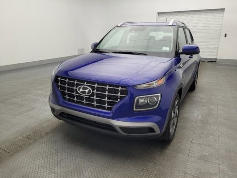 Used 2024 Hyundai Venue SEL image 15