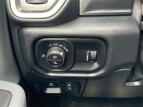 Used 2020 RAM 1500 Big Horn AWD/4WD image 17