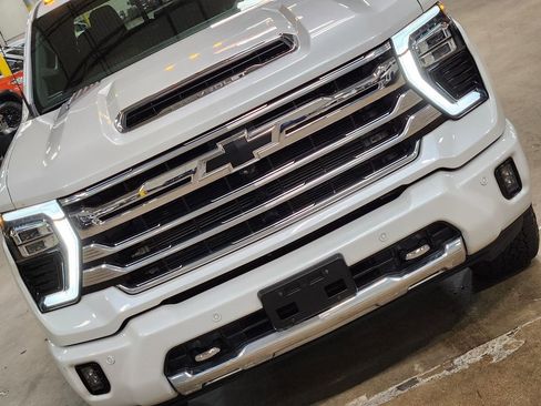 Used 2024 Chevrolet Silverado 2500 High Country w/ High Country Premium Package AWD/4WD image 19