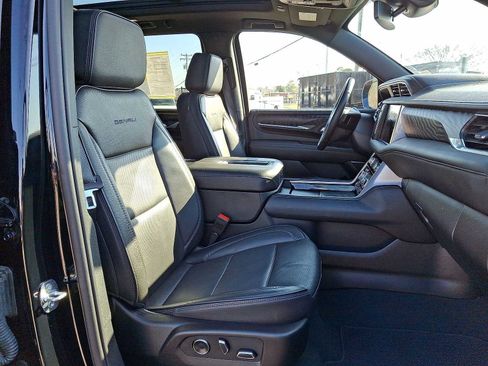 Used 2024 GMC Yukon XL Denali image 34