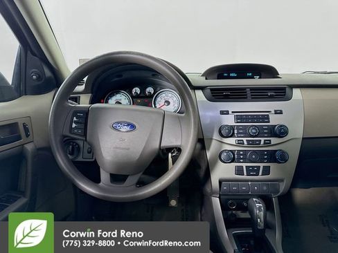 Used 2010 Ford Focus SE image 19
