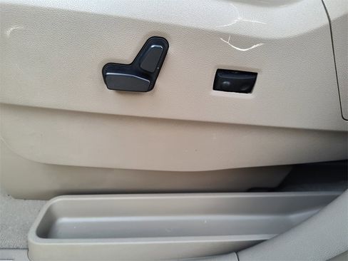 Used 2012 Chrysler Town & Country Limited w/ Luxury Group image 25